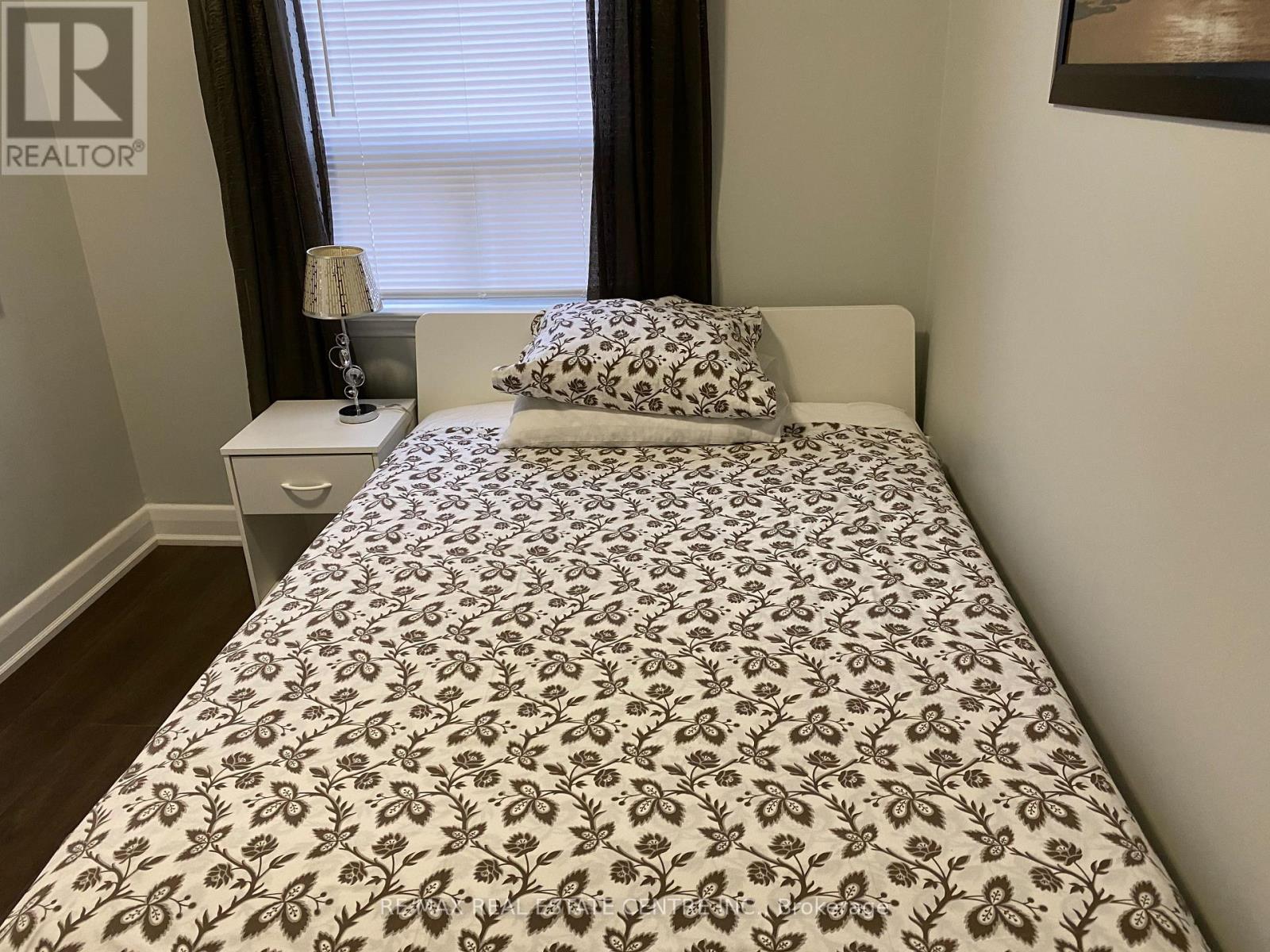 30 Pine Avenue N, Mississauga, Ontario  L5H 2P9 - Photo 19 - W12581894