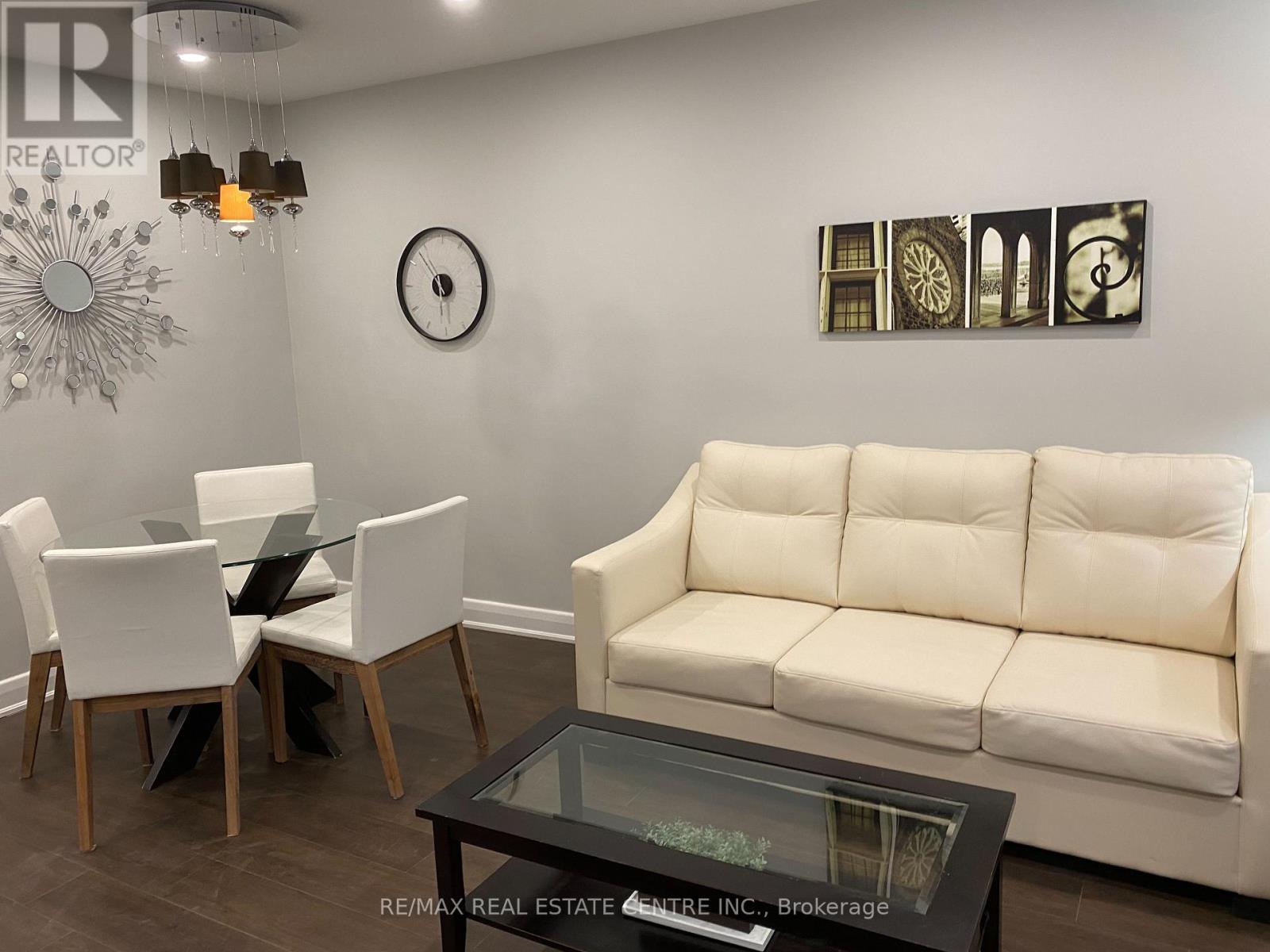 30 Pine Avenue N, Mississauga, Ontario  L5H 2P9 - Photo 2 - W12581894