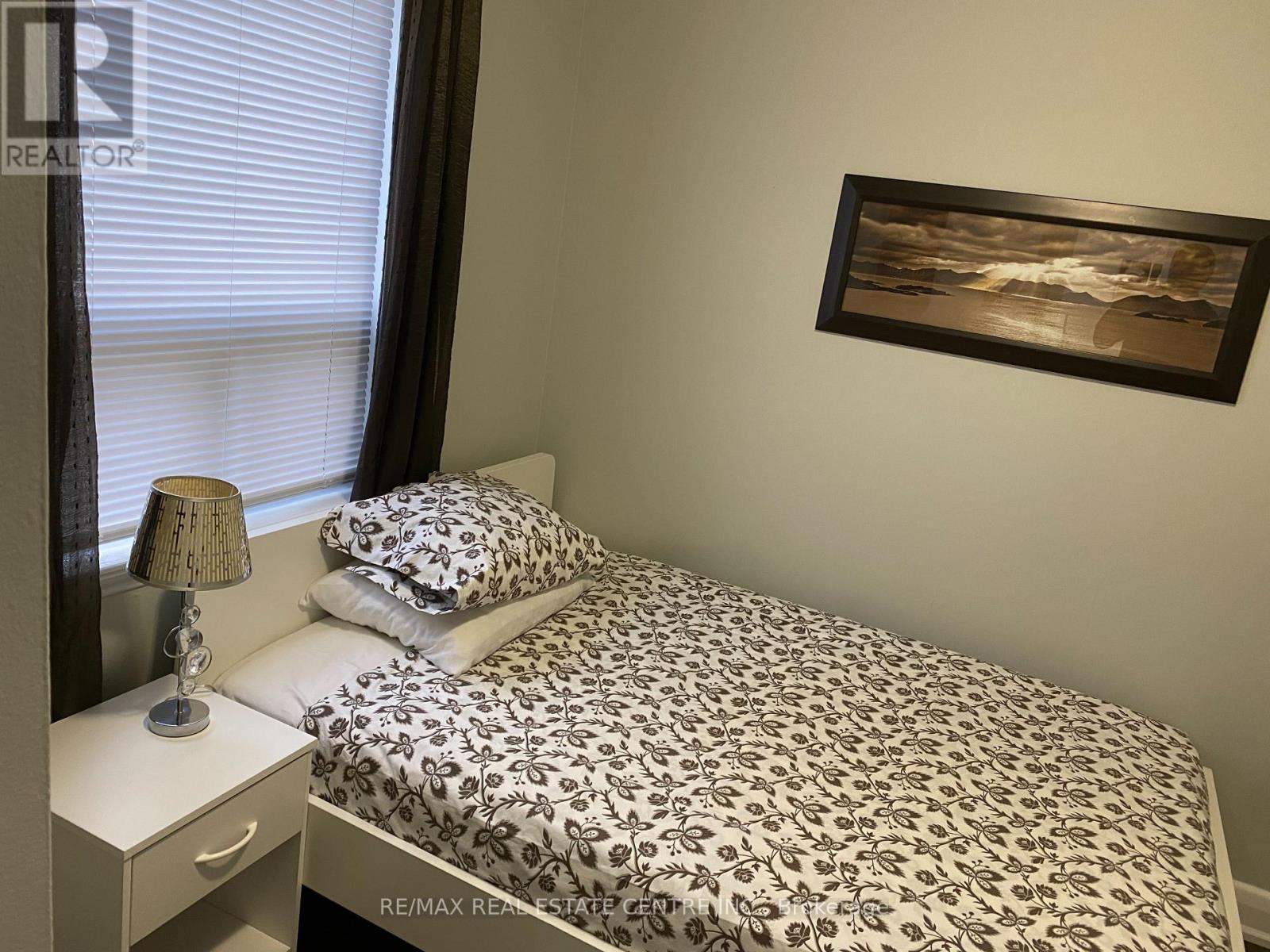 30 Pine Avenue N, Mississauga, Ontario  L5H 2P9 - Photo 20 - W12581894