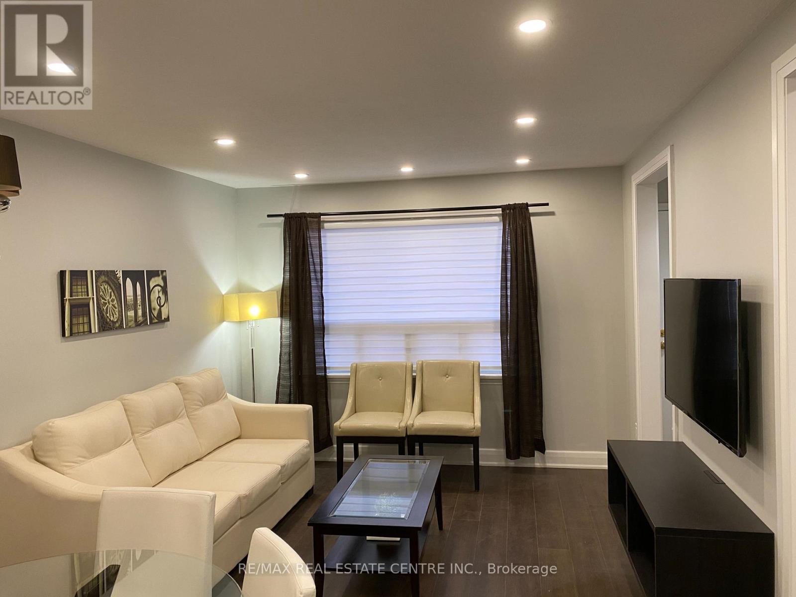 30 Pine Avenue N, Mississauga, Ontario  L5H 2P9 - Photo 4 - W12581894