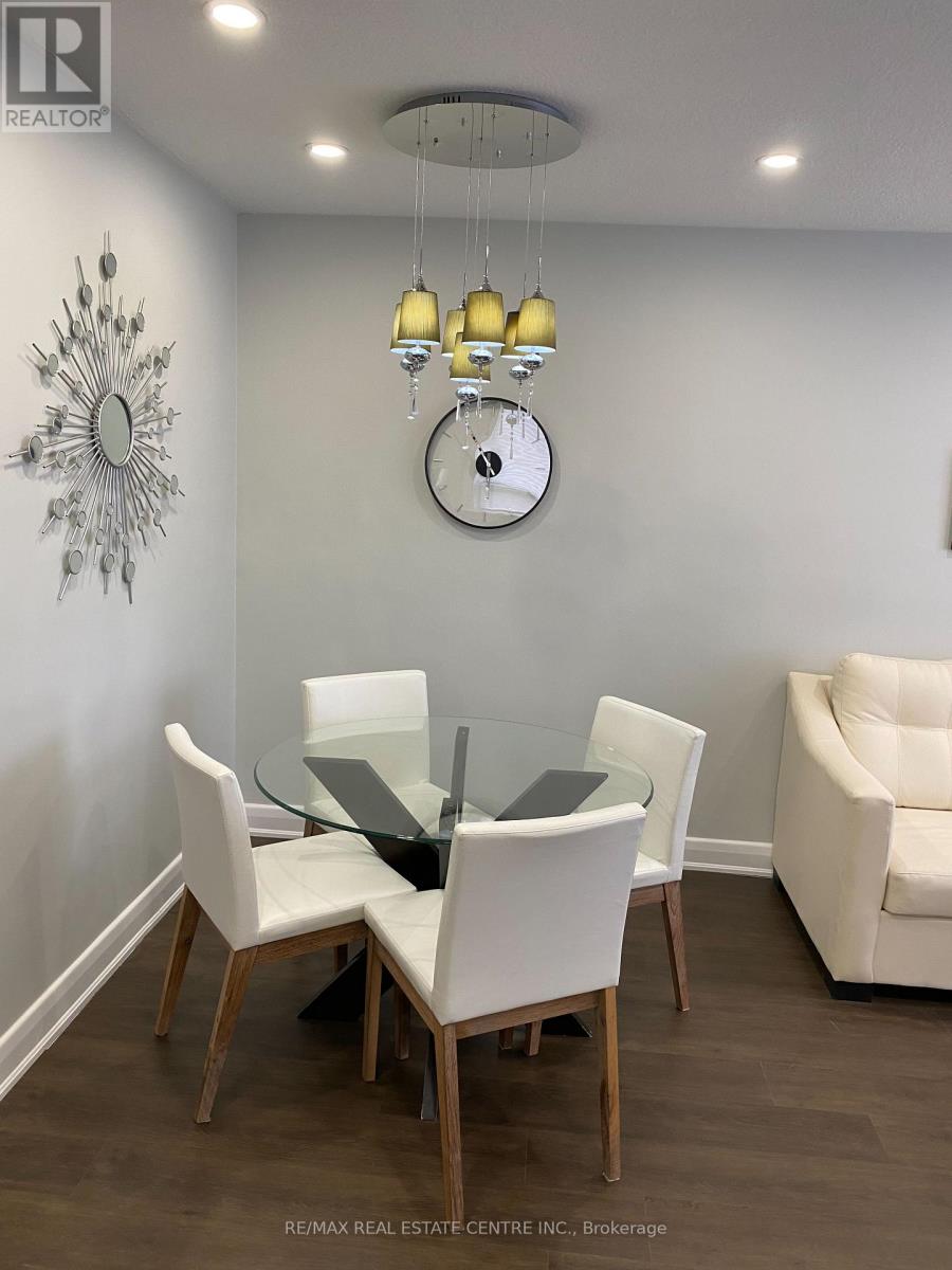 30 Pine Avenue N, Mississauga, Ontario  L5H 2P9 - Photo 5 - W12581894