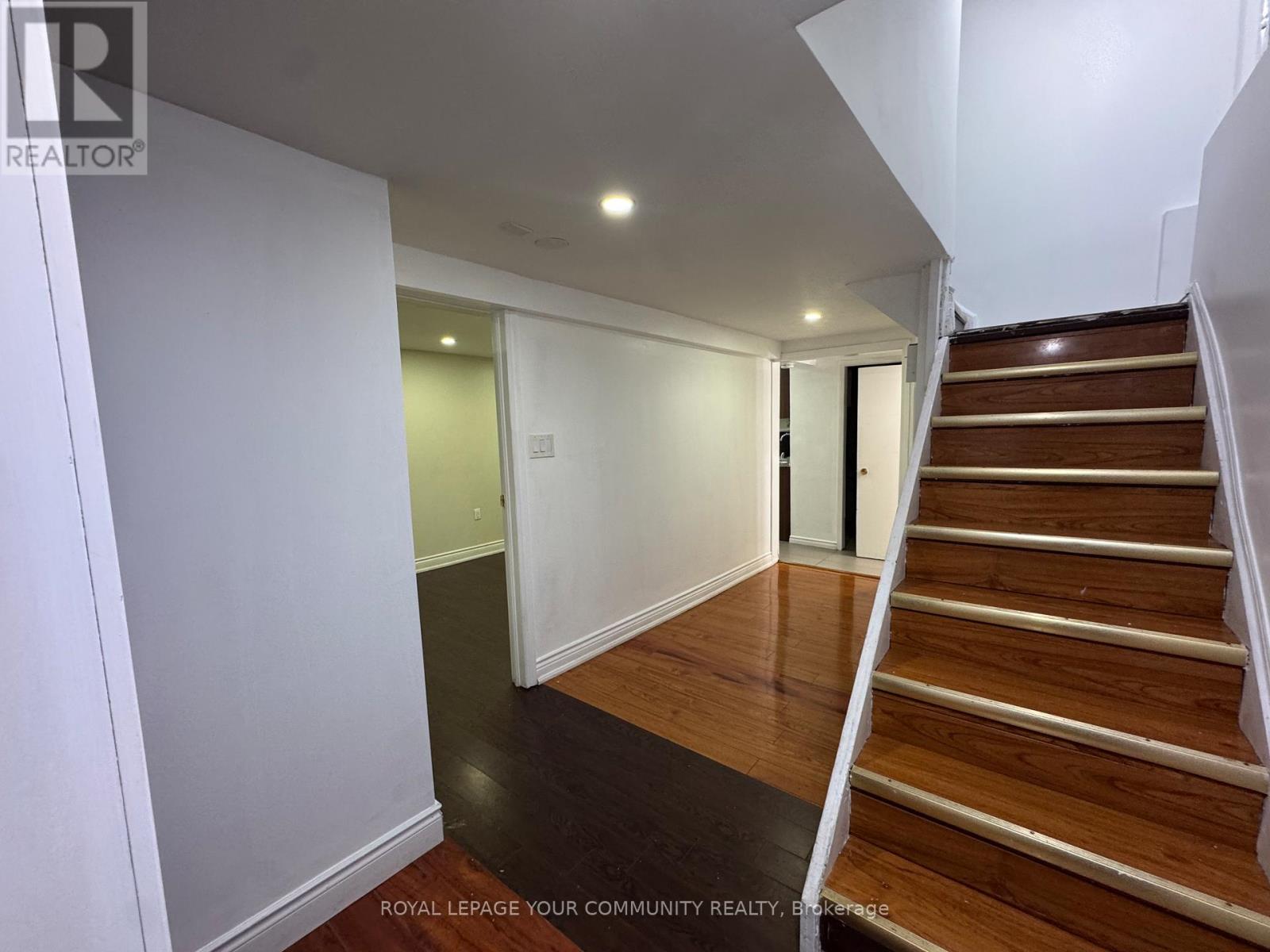 Lower On - 24 Grand River Court, Brampton, Ontario  L6S 2J8 - Photo 3 - W12581902