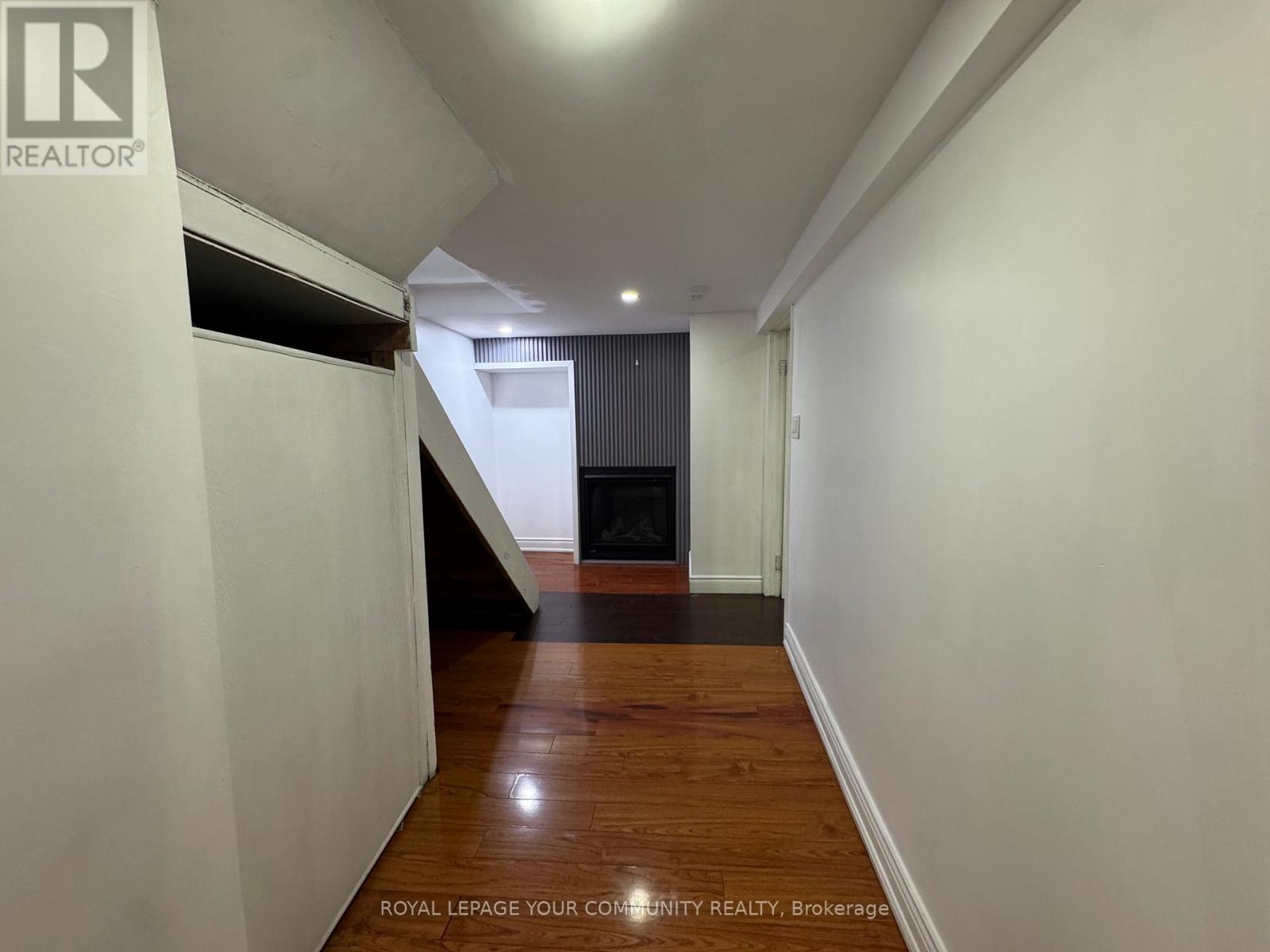 Lower On - 24 Grand River Court, Brampton, Ontario  L6S 2J8 - Photo 4 - W12581902