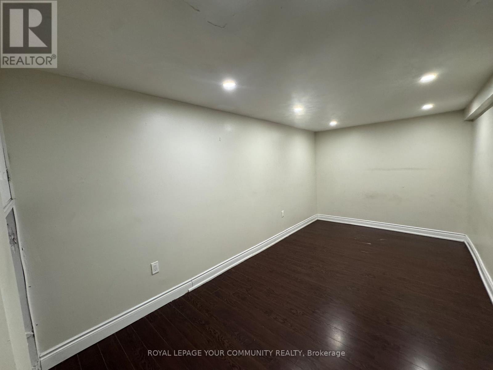 Lower On - 24 Grand River Court, Brampton, Ontario  L6S 2J8 - Photo 7 - W12581902