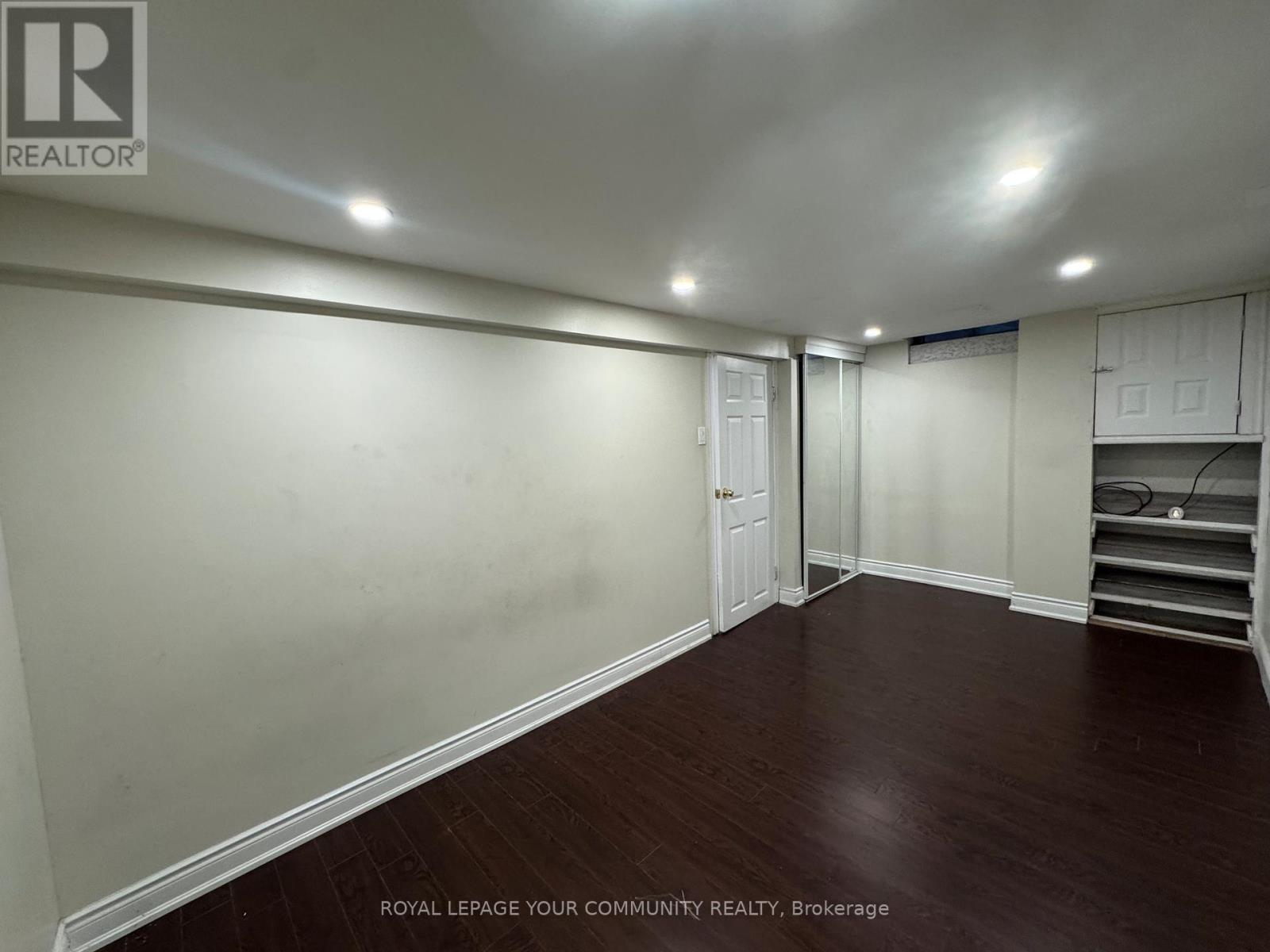 Lower On - 24 Grand River Court, Brampton, Ontario  L6S 2J8 - Photo 8 - W12581902