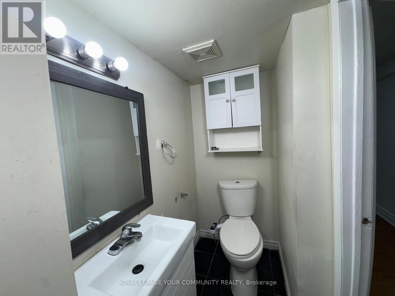 Lower On - 24 Grand River Court, Brampton, Ontario  L6S 2J8 - Photo 9 - W12581902