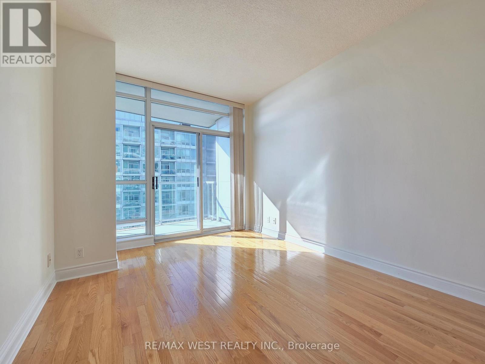 1604 - 1900 Lake Shore Boulevard W, Toronto, Ontario  M6S 1A4 - Photo 11 - W12581916