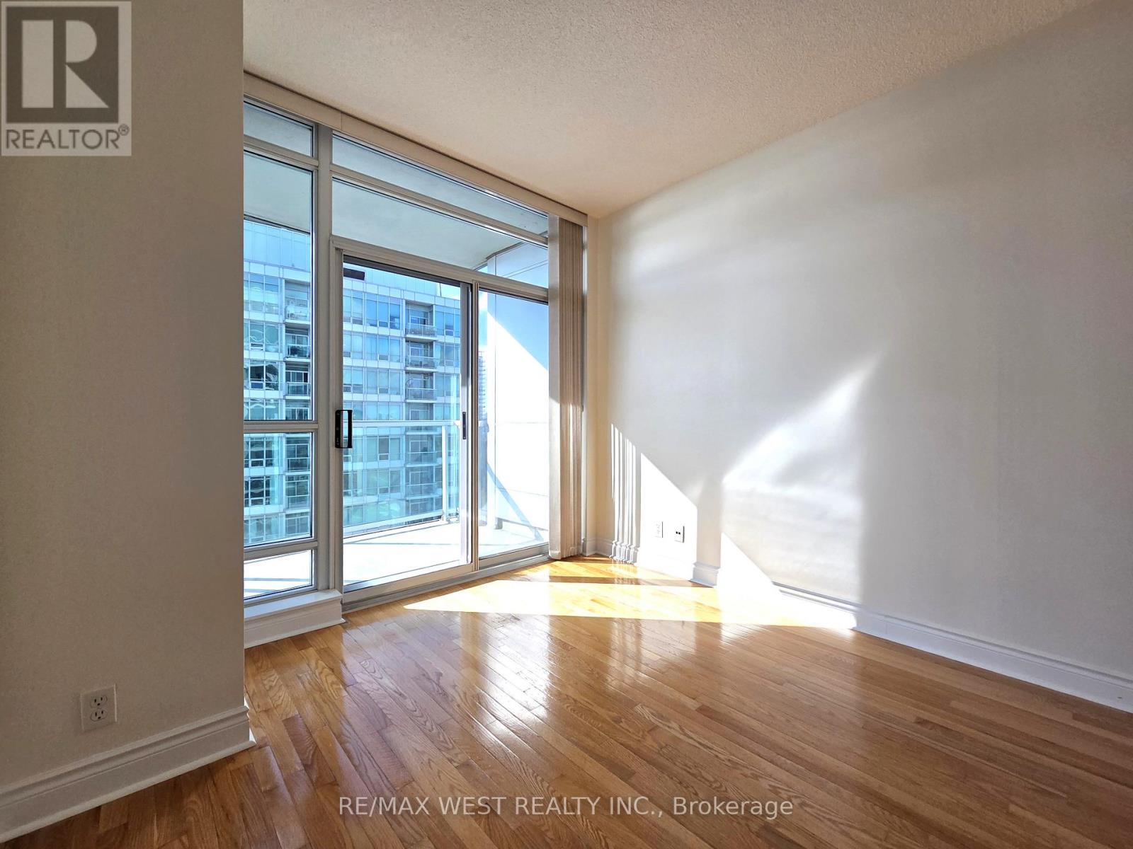 1604 - 1900 Lake Shore Boulevard W, Toronto, Ontario  M6S 1A4 - Photo 12 - W12581916