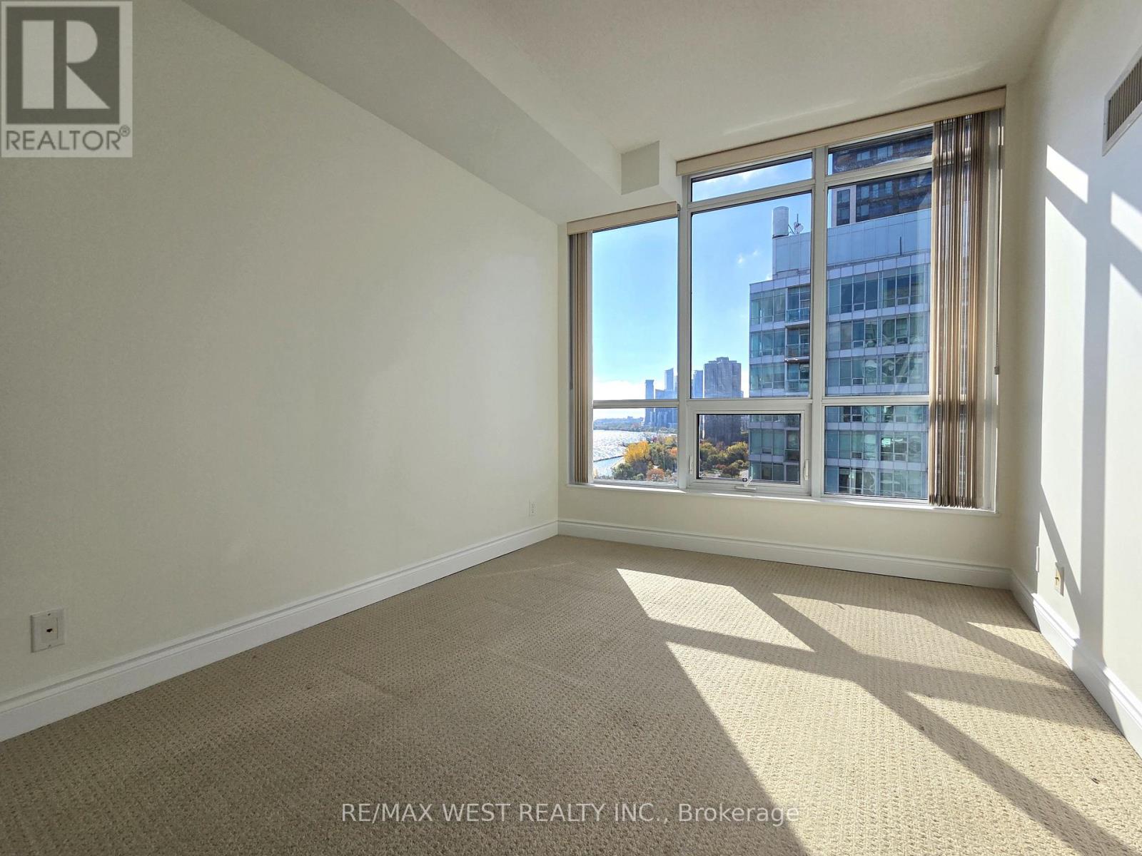 1604 - 1900 Lake Shore Boulevard W, Toronto, Ontario  M6S 1A4 - Photo 17 - W12581916