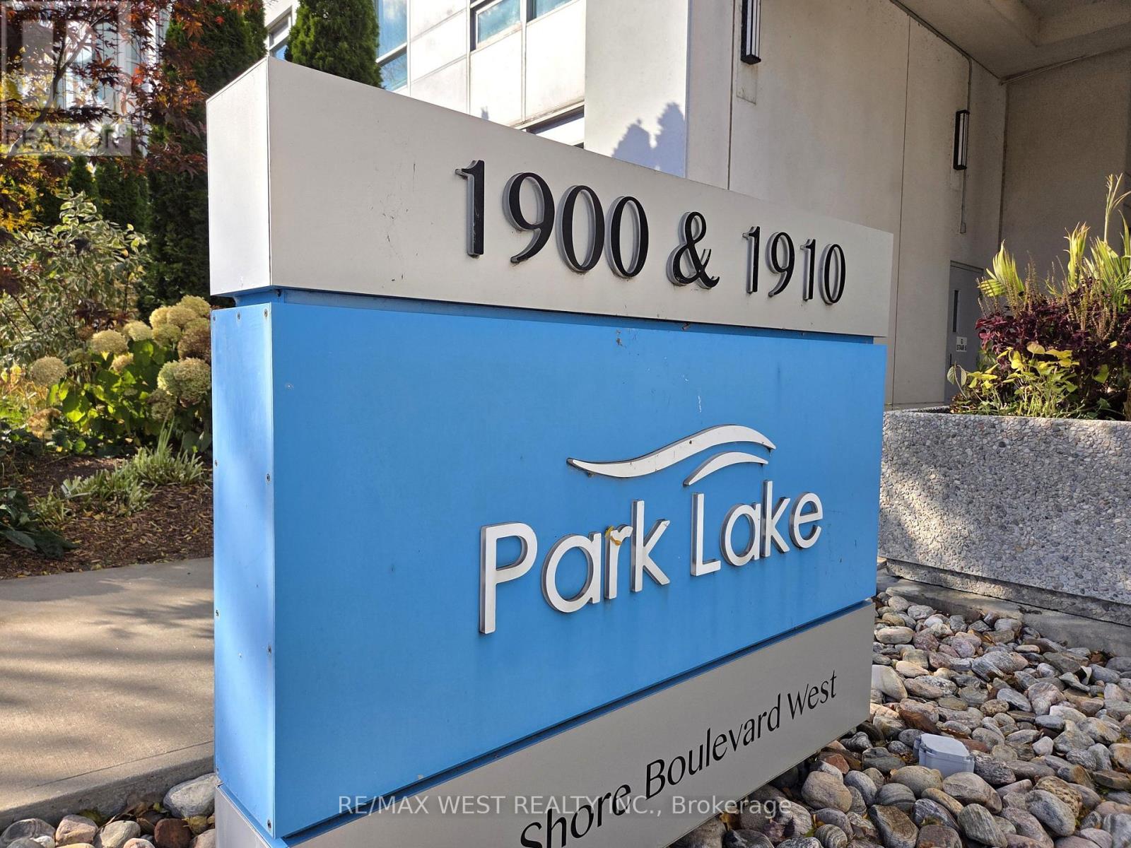 1604 - 1900 Lake Shore Boulevard W, Toronto, Ontario  M6S 1A4 - Photo 3 - W12581916