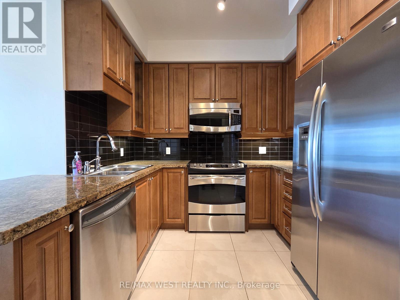 1604 - 1900 Lake Shore Boulevard W, Toronto, Ontario  M6S 1A4 - Photo 4 - W12581916