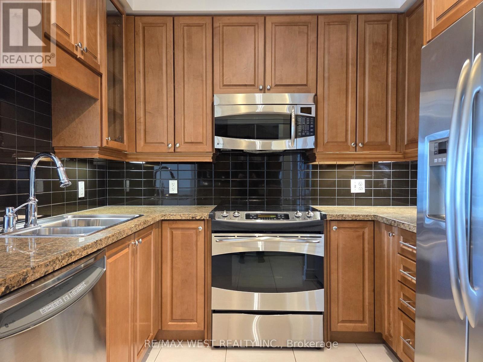 1604 - 1900 Lake Shore Boulevard W, Toronto, Ontario  M6S 1A4 - Photo 5 - W12581916