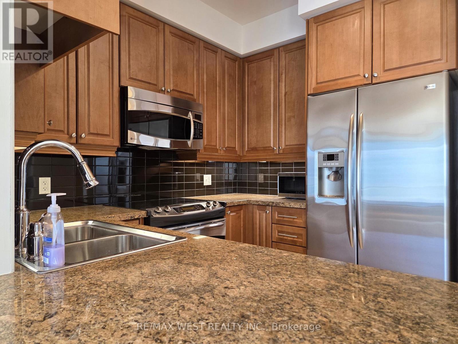 1604 - 1900 Lake Shore Boulevard W, Toronto, Ontario  M6S 1A4 - Photo 6 - W12581916