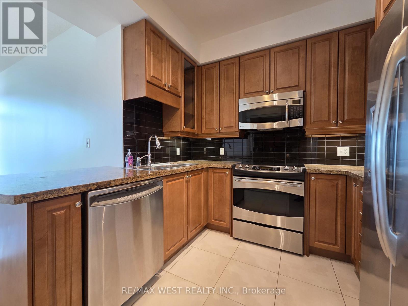 1604 - 1900 Lake Shore Boulevard W, Toronto, Ontario  M6S 1A4 - Photo 7 - W12581916