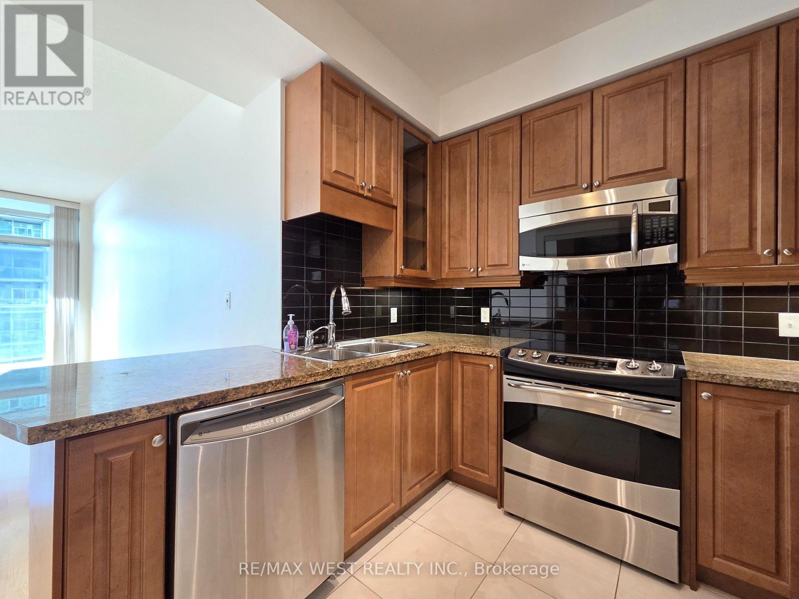 1604 - 1900 Lake Shore Boulevard W, Toronto, Ontario  M6S 1A4 - Photo 8 - W12581916