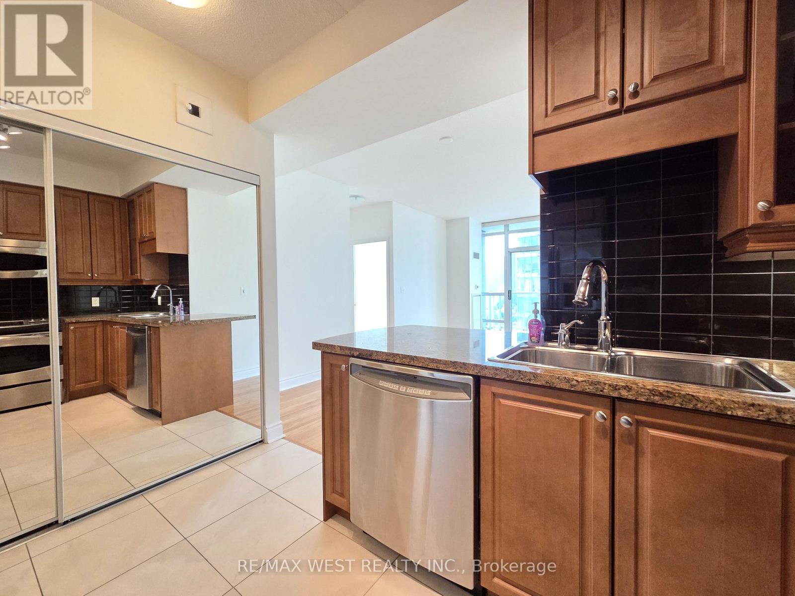 1604 - 1900 Lake Shore Boulevard W, Toronto, Ontario  M6S 1A4 - Photo 9 - W12581916