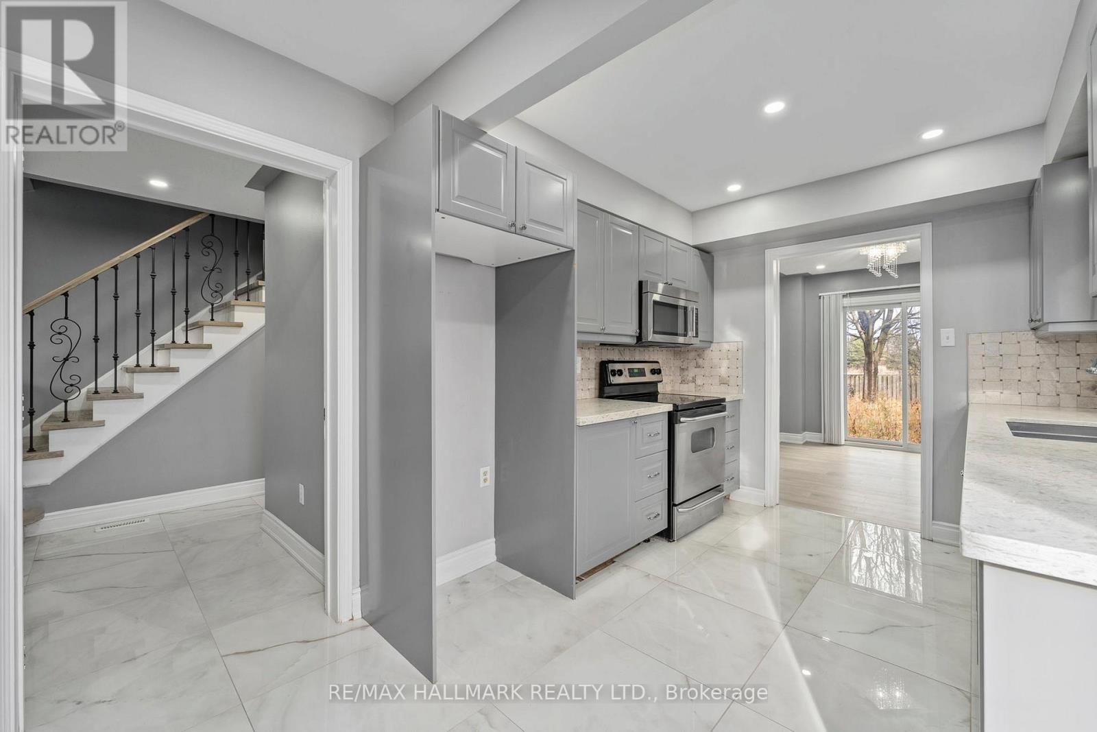 62 Bramhall Circle, Brampton, Ontario  L6V 2G4 - Photo 10 - W12581942