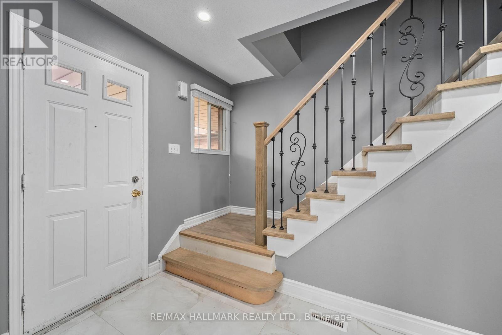 62 Bramhall Circle, Brampton, Ontario  L6V 2G4 - Photo 4 - W12581942