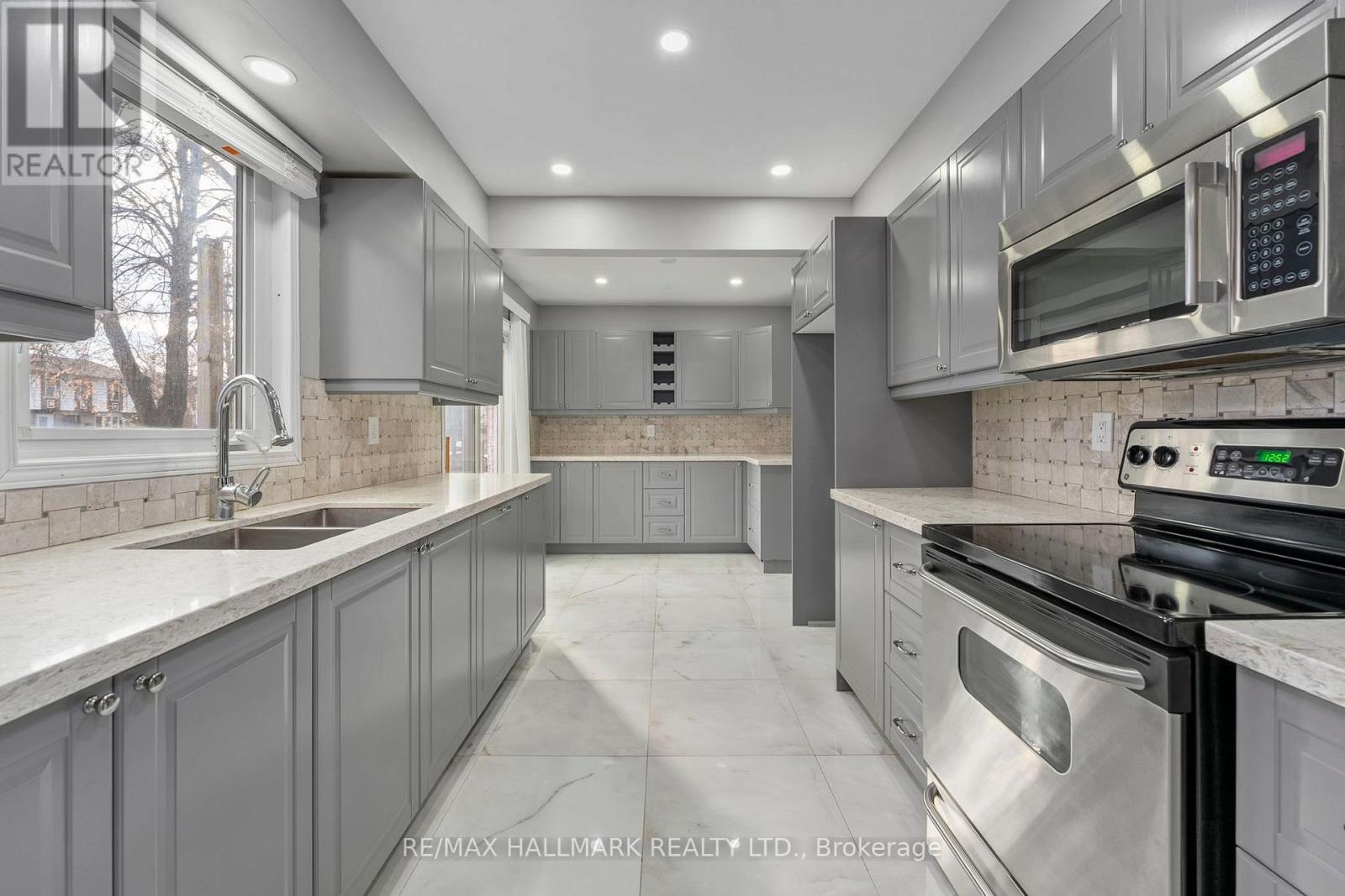 62 Bramhall Circle, Brampton, Ontario  L6V 2G4 - Photo 9 - W12581942