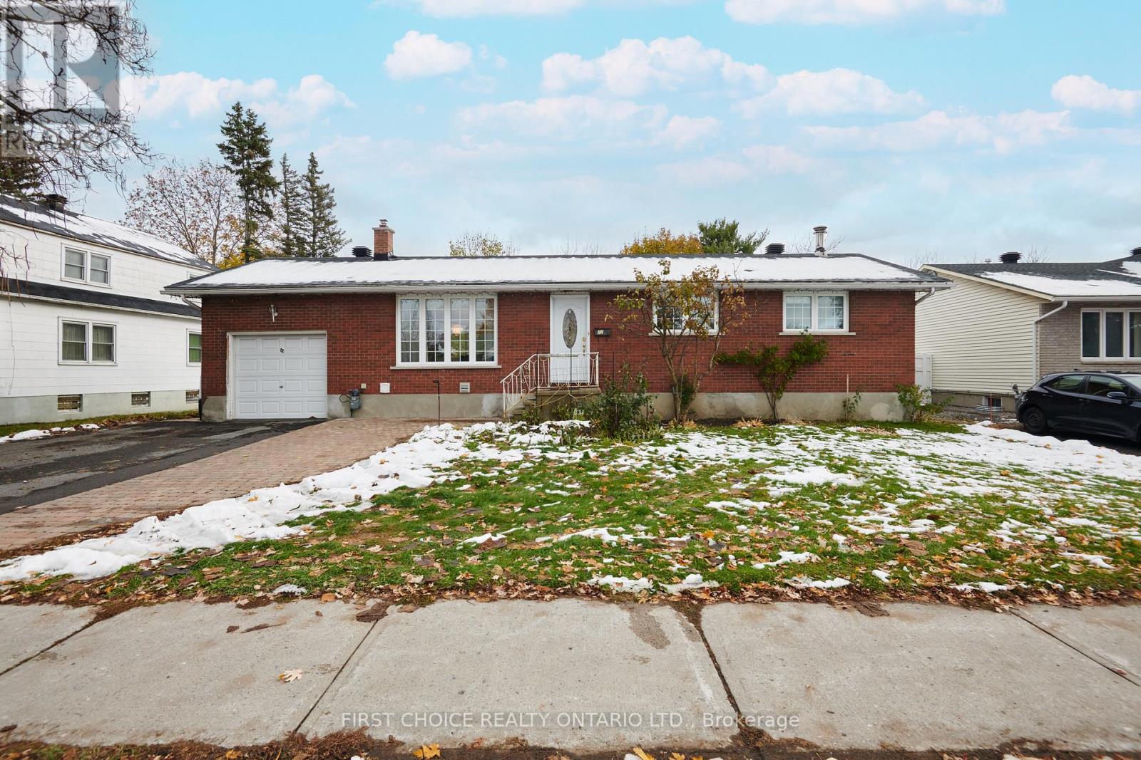 22 MEADOWLANDS DRIVE W, Ottawa, ON K2G 2R4