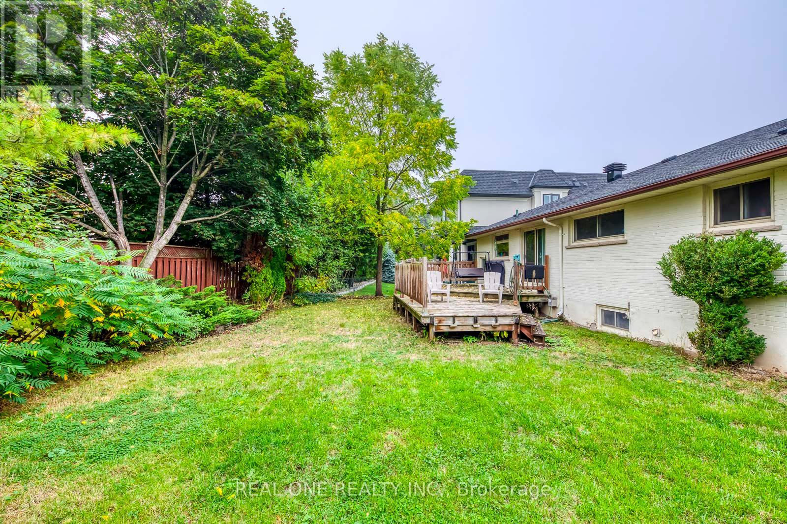 398 Tennyson Drive, Oakville, Ontario  L6L 3Z1 - Photo 8 - W12427109