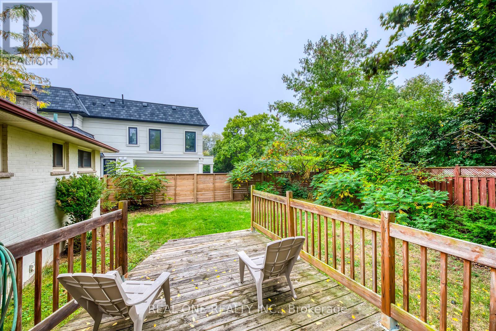 398 Tennyson Drive, Oakville, Ontario  L6L 3Z1 - Photo 12 - W12427109