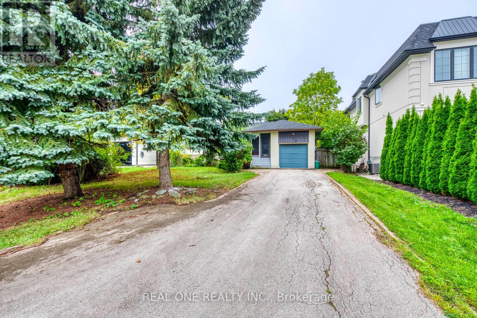 398 Tennyson Drive, Oakville, Ontario  L6L 3Z1 - Photo 2 - W12427109