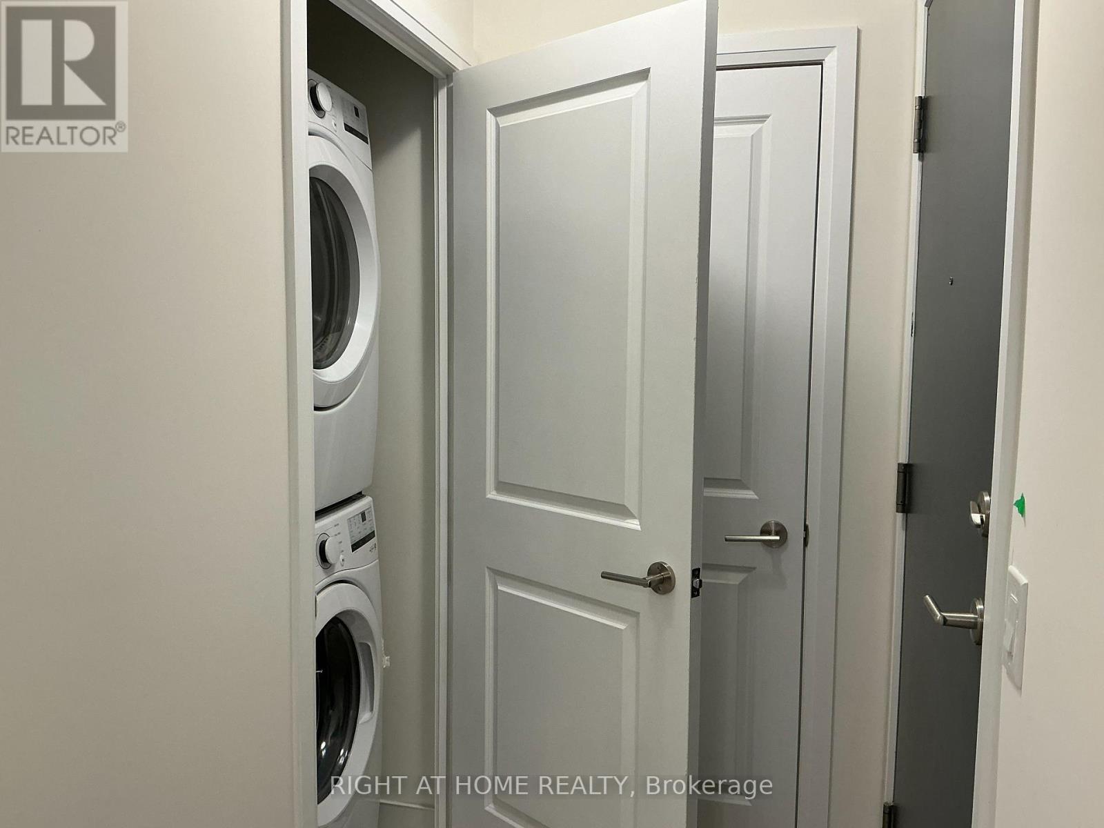 1309 - 3260 Sheppard Avenue E, Toronto, Ontario  M1T 0B5 - Photo 4 - E12580658