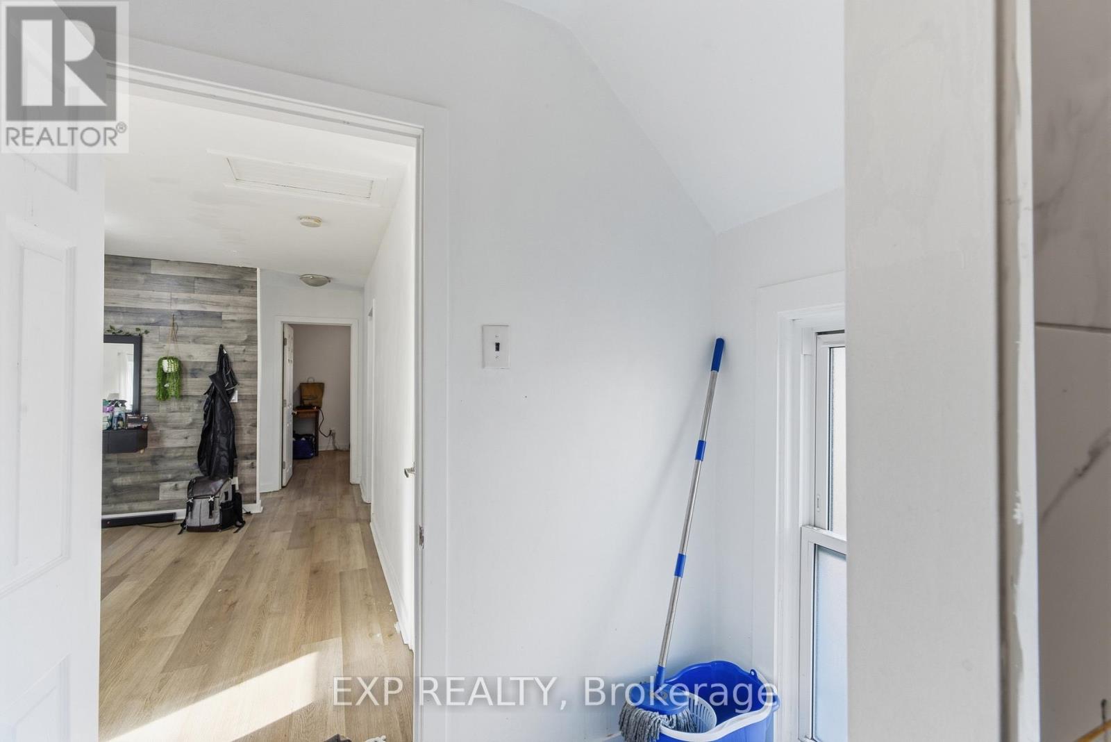 20 Henry Street, St. Catharines, Ontario  L2R 5T3 - Photo 15 - X12581976