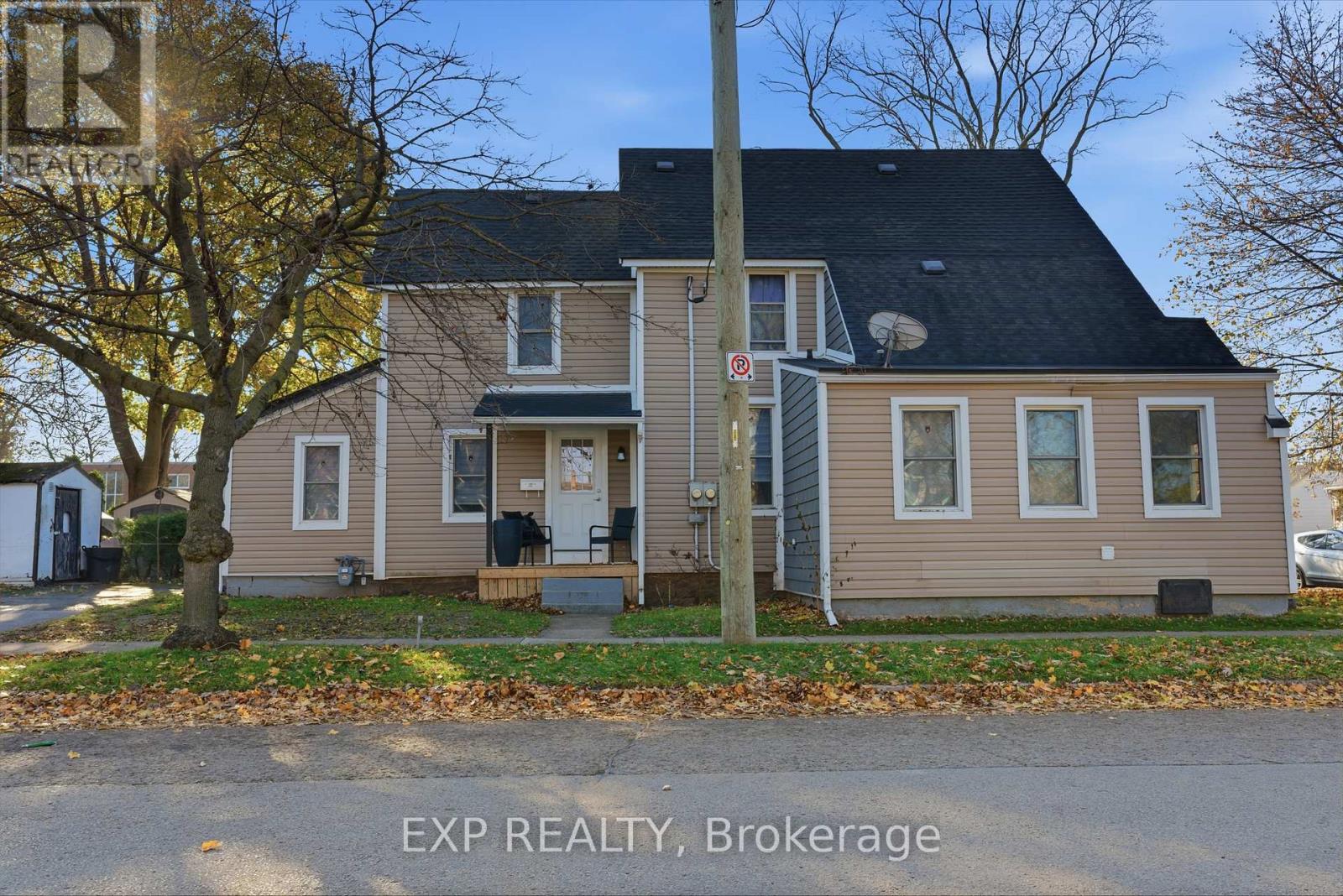 20 Henry Street, St. Catharines, Ontario  L2R 5T3 - Photo 2 - X12581976