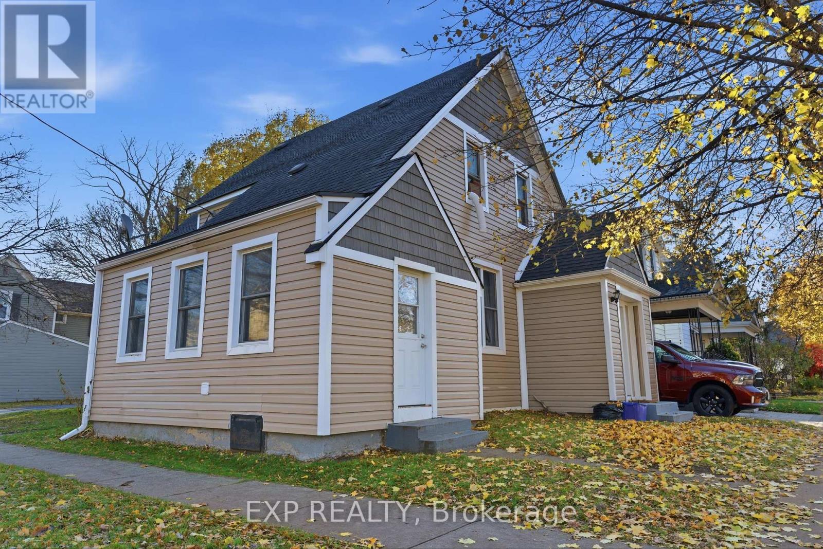 20 Henry Street, St. Catharines, Ontario  L2R 5T3 - Photo 4 - X12581976