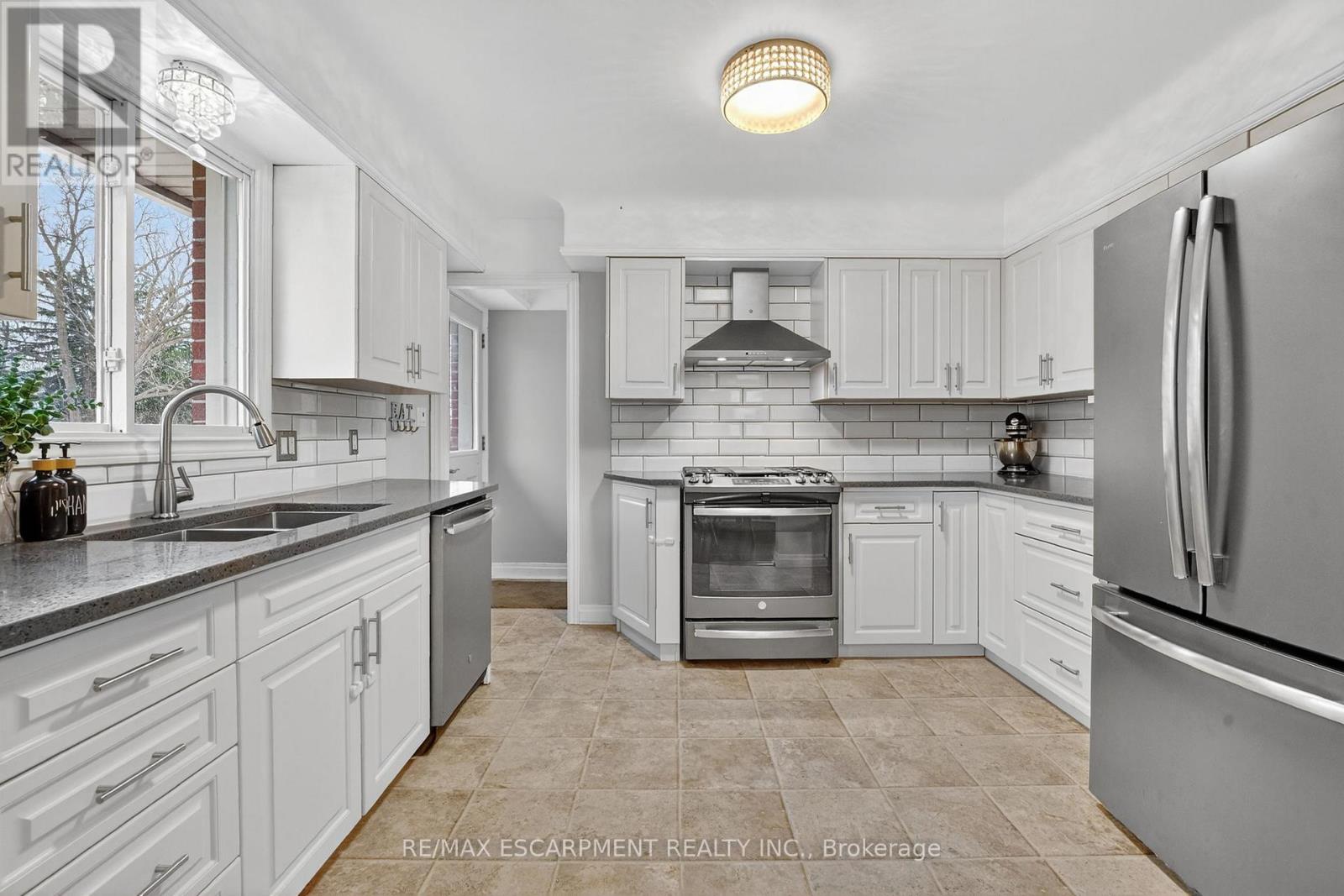 163 St Catharines Street, West Lincoln, Ontario  L0R 2A0 - Photo 13 - X12581826