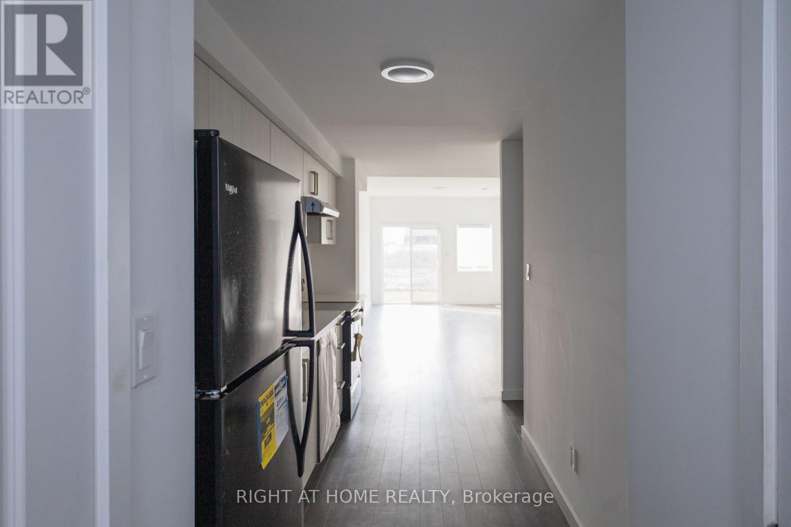 396 Chaffey Street, Welland, Ontario  L3B 2W4 - Photo 4 - X12581840