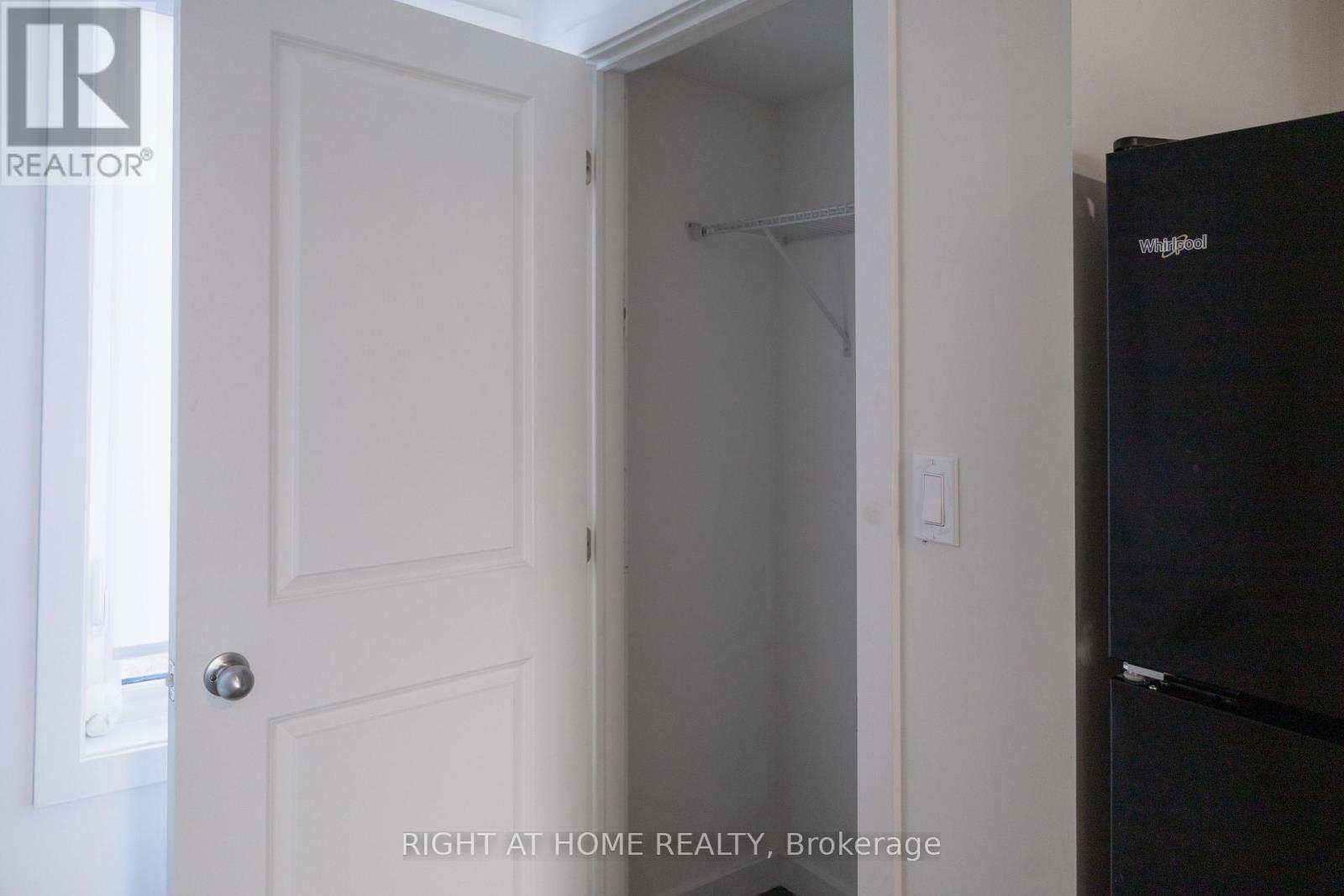 396 Chaffey Street, Welland, Ontario  L3B 2W4 - Photo 5 - X12581840