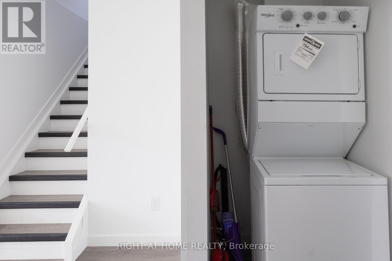 396 Chaffey Street, Welland, Ontario  L3B 2W4 - Photo 6 - X12581840