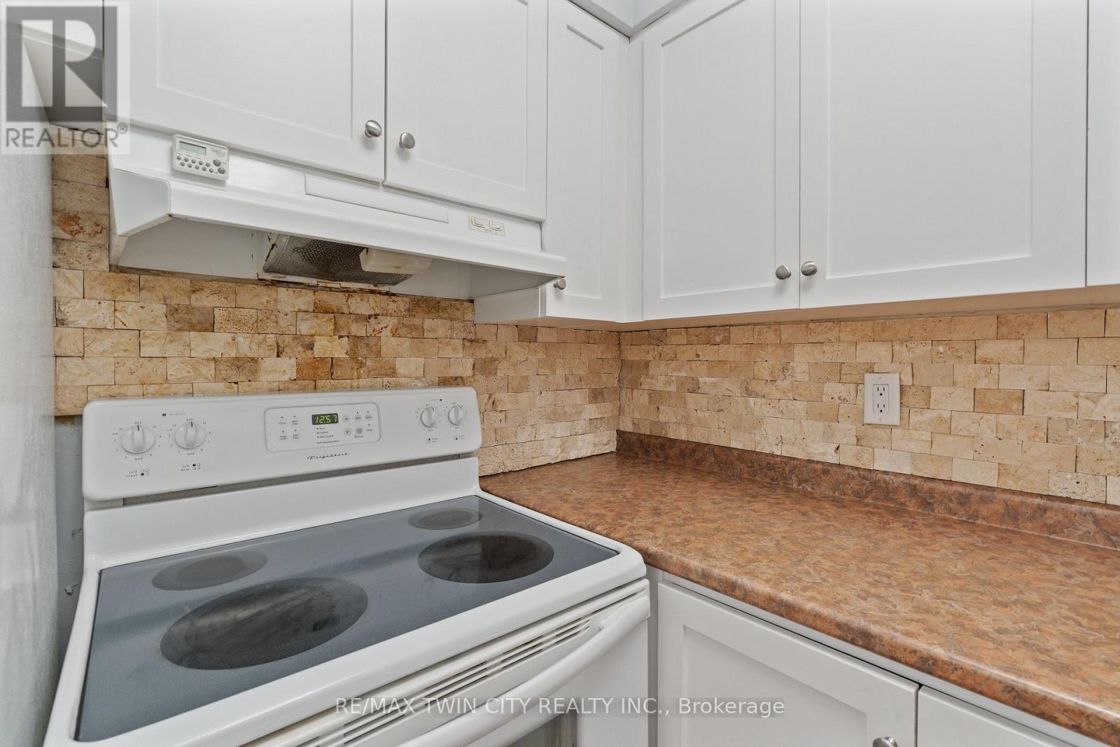 225 Harvard Place, Waterloo, Ontario  N2J 4H4 - Photo 23 - X12581936