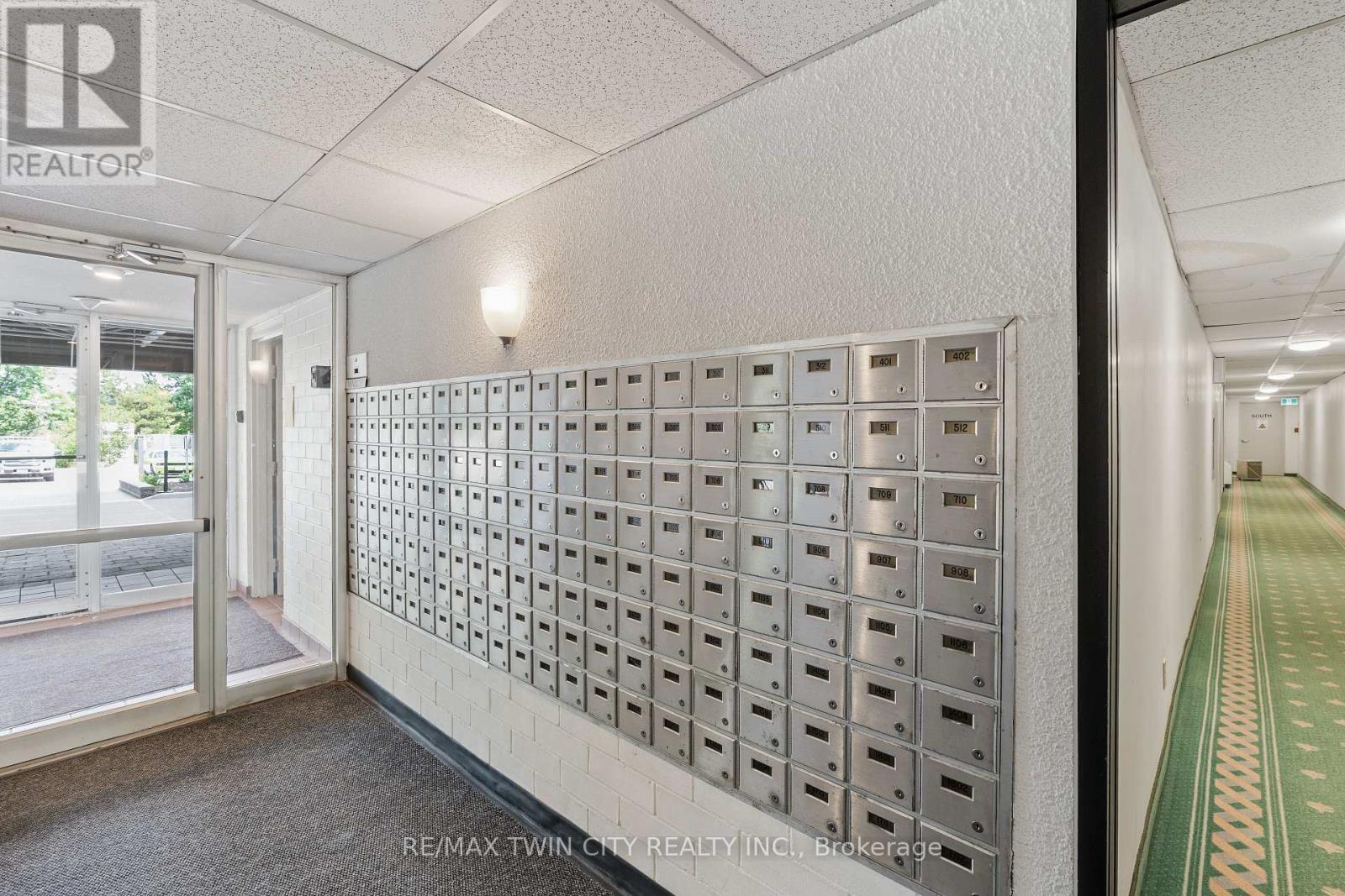 225 Harvard Place, Waterloo, Ontario  N2J 4H4 - Photo 3 - X12581936