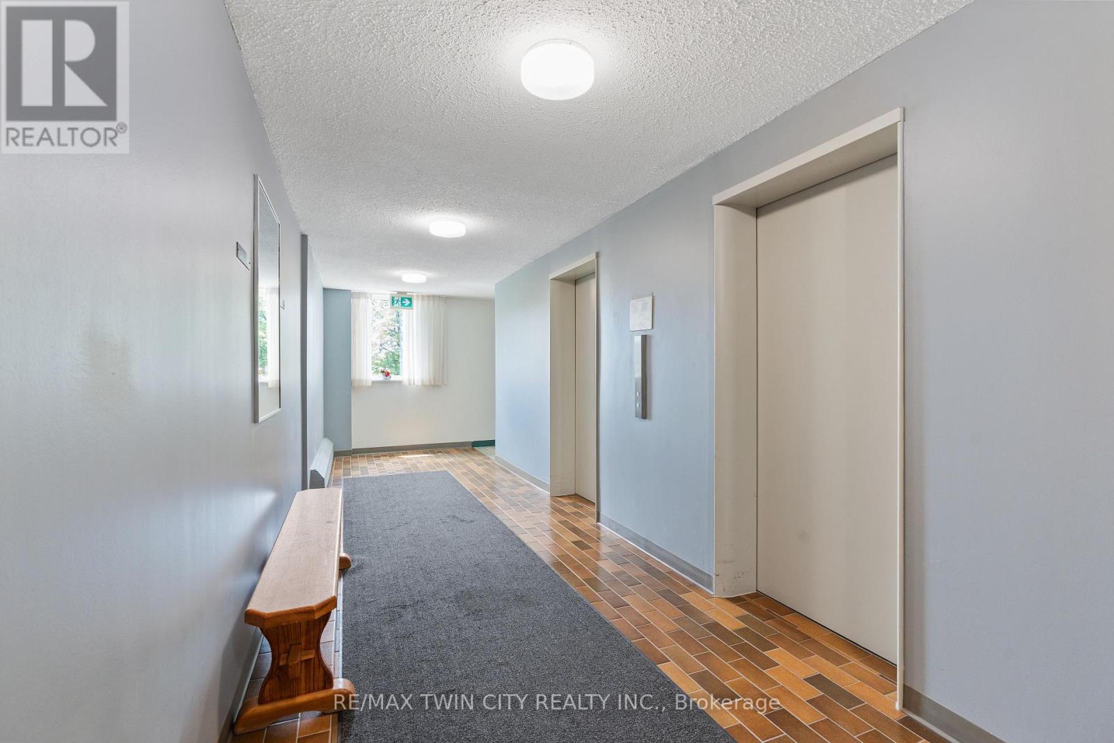 225 Harvard Place, Waterloo, Ontario  N2J 4H4 - Photo 5 - X12581936