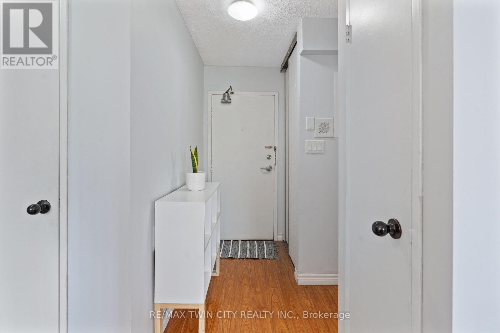 225 Harvard Place, Waterloo, Ontario  N2J 4H4 - Photo 7 - X12581936