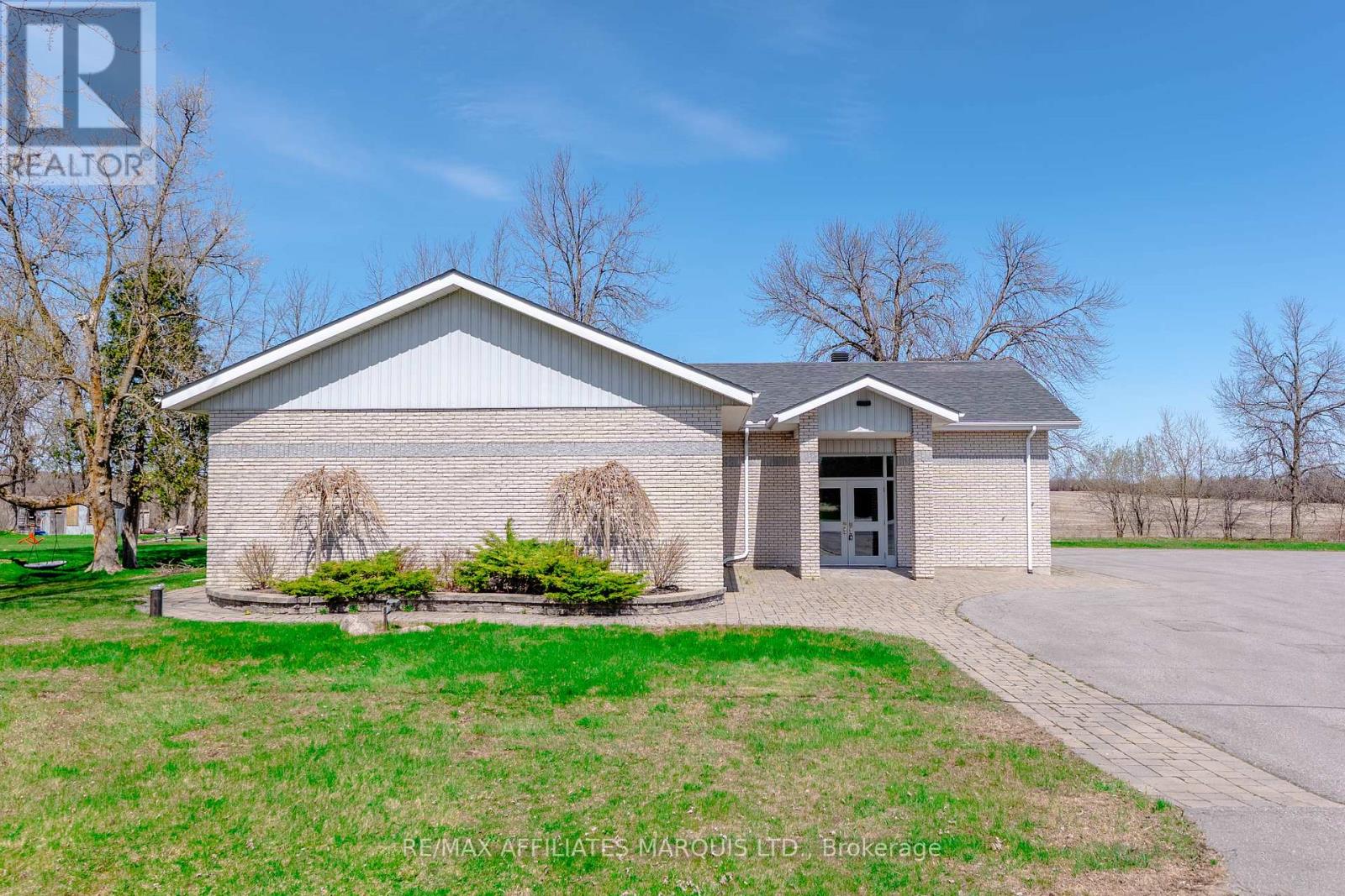 14233 County Rd 18 Road, South Stormont, Ontario  K0C 1M0 - Photo 2 - X12582094