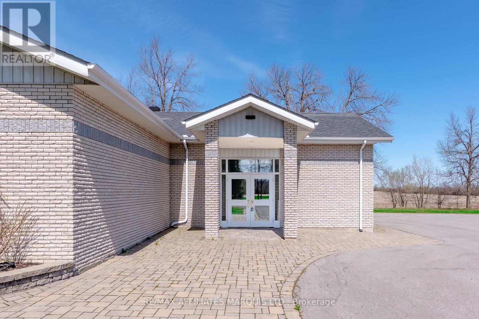 14233 County Rd 18 Road, South Stormont, Ontario  K0C 1M0 - Photo 3 - X12582094