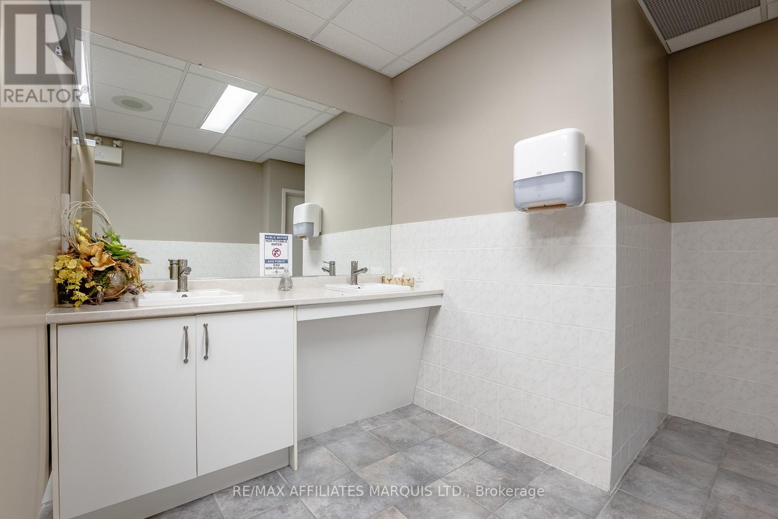 14233 County Rd 18 Road, South Stormont, Ontario  K0C 1M0 - Photo 33 - X12582094