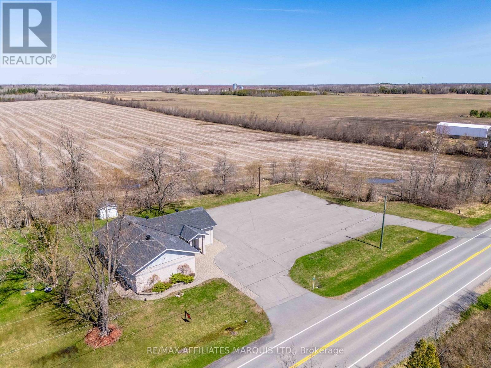 14233 County Rd 18 Road, South Stormont, Ontario  K0C 1M0 - Photo 44 - X12582094