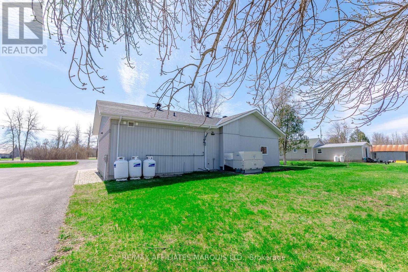 14233 County Rd 18 Road, South Stormont, Ontario  K0C 1M0 - Photo 7 - X12582094