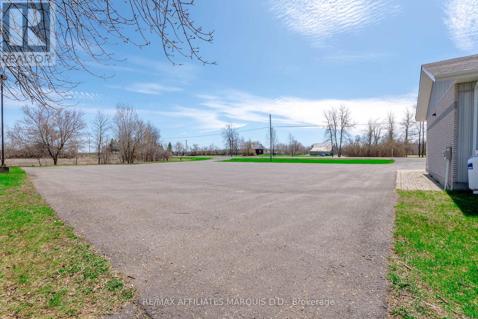 14233 County Rd 18 Road, South Stormont, Ontario  K0C 1M0 - Photo 8 - X12582094