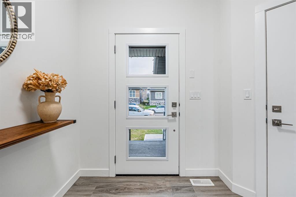 112 Midtown Close Sw, Airdrie, Alberta  T4B 5G9 - Photo 4 - A2268751