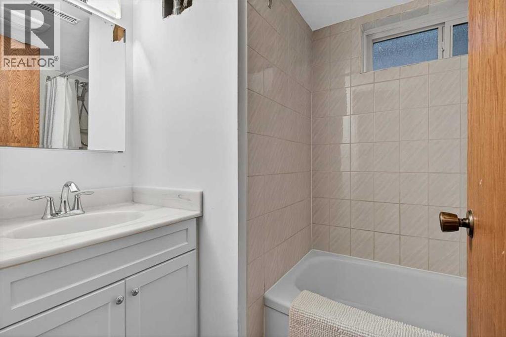 2808 35 Street Sw, Calgary, Alberta  T3E 2Y5 - Photo 34 - A2272557