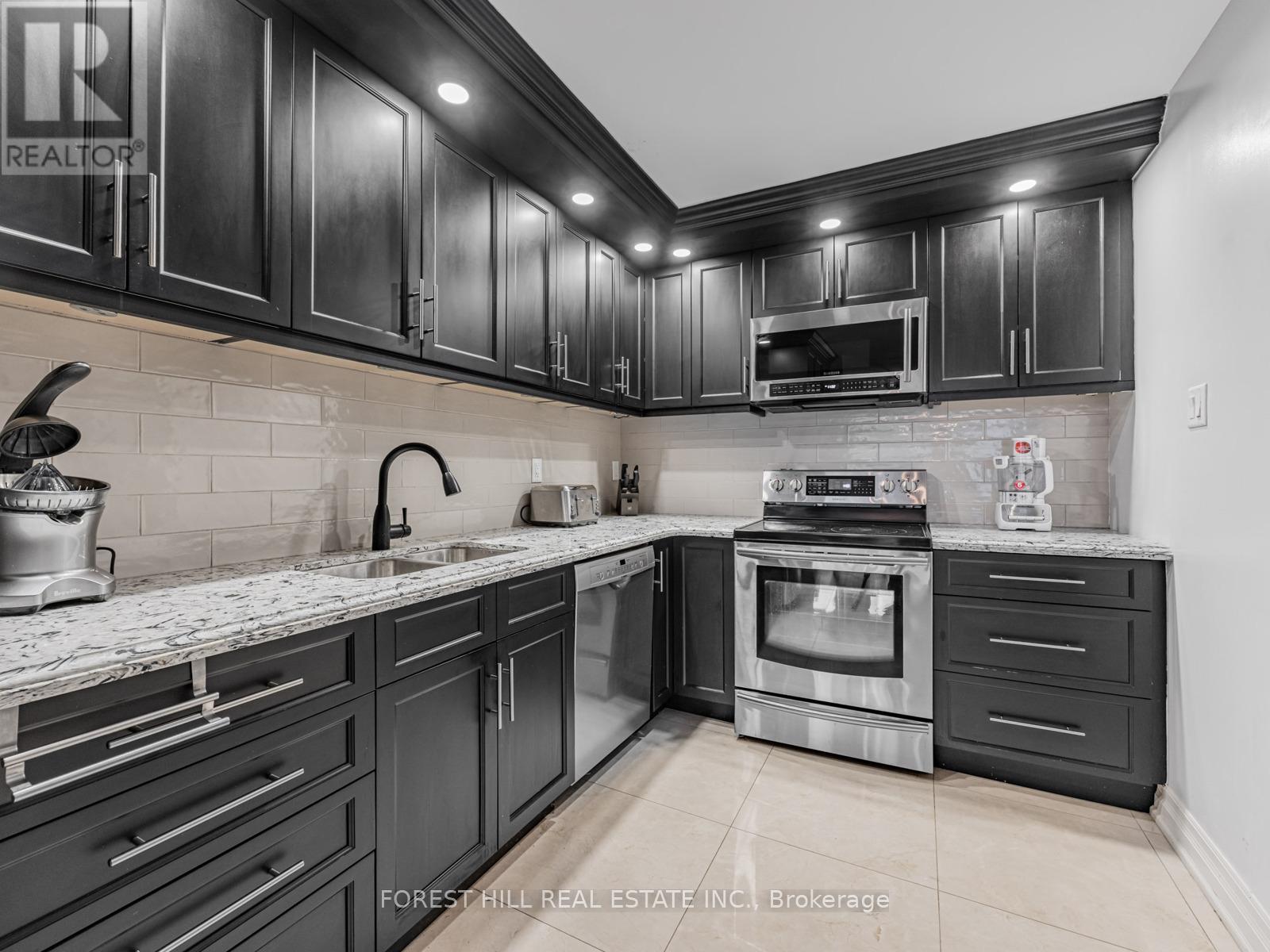 1306 - 110 Bloor Street W, Toronto, Ontario  M5S 2W7 - Photo 7 - C12582108