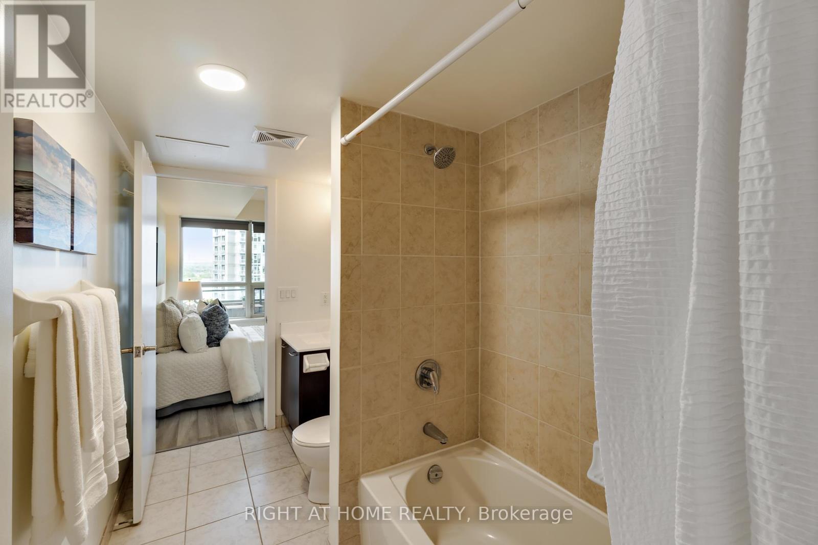 1322 - 38 Joe Shuster Way, Toronto, Ontario  M6K 0A5 - Photo 10 - C12582174