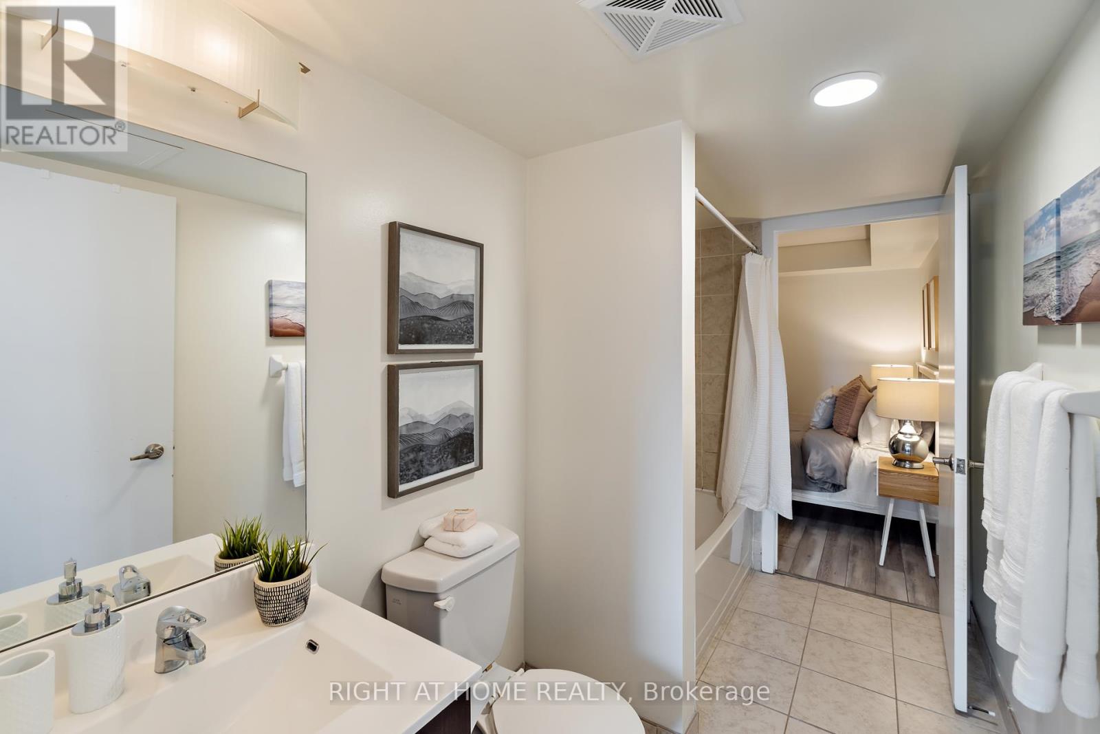 1322 - 38 Joe Shuster Way, Toronto, Ontario  M6K 0A5 - Photo 11 - C12582174